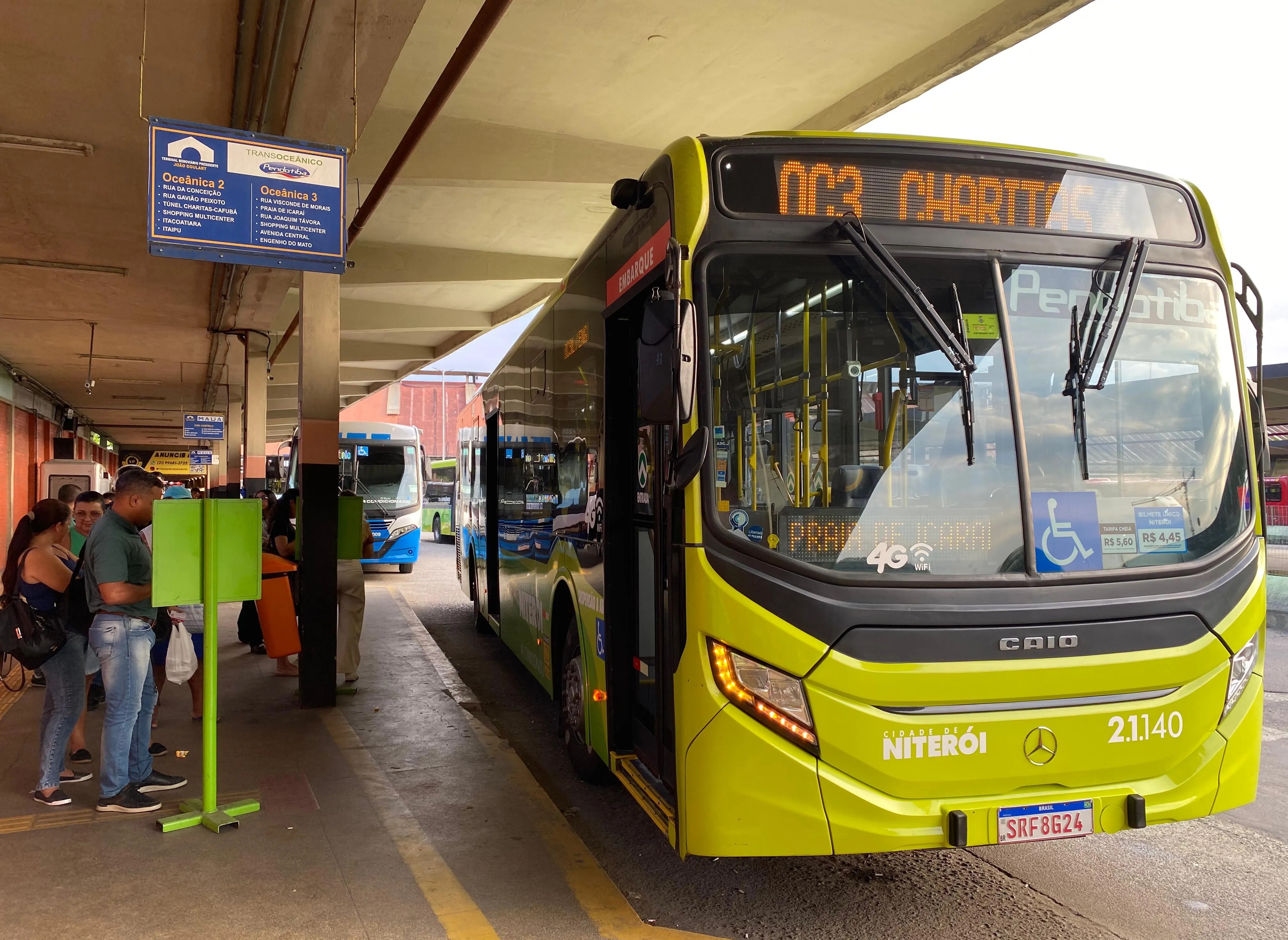 Acordo milionário não impede redução de frota de ônibus em Niterói; passageiros reclamam de superlotação e longos intervalos