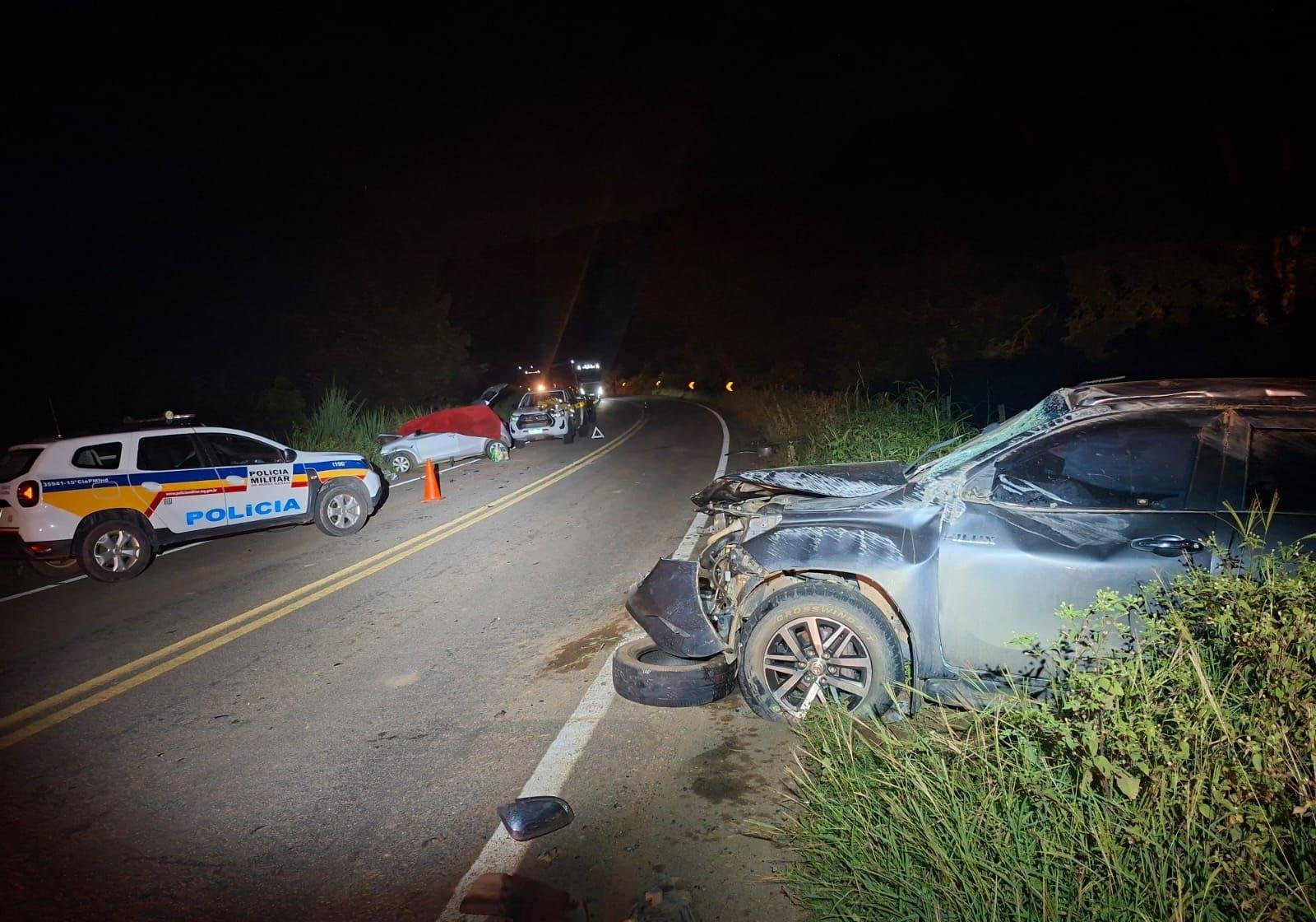 Mulher morre após acidente entre carro e caminhonete na BR-259 | G1