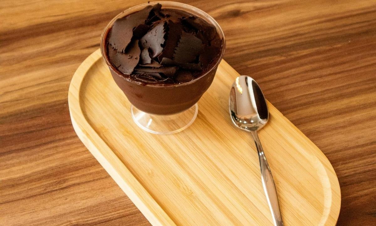 Como fazer uma mousse deliciosa usando apenas banana e chocolate