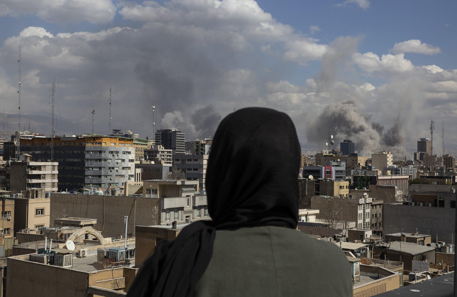 Análise: enquanto bombardeia o Irã, Trump deixa aliados europeus à margem