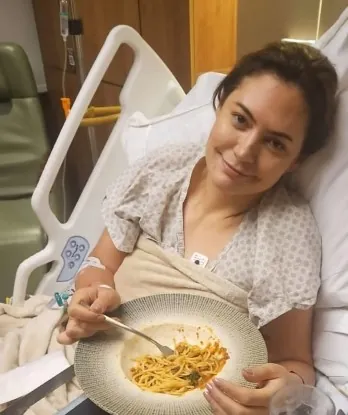Michelle Bolsonaro publica foto internada em hospital e sua participação em evento com Flávio vira dúvida