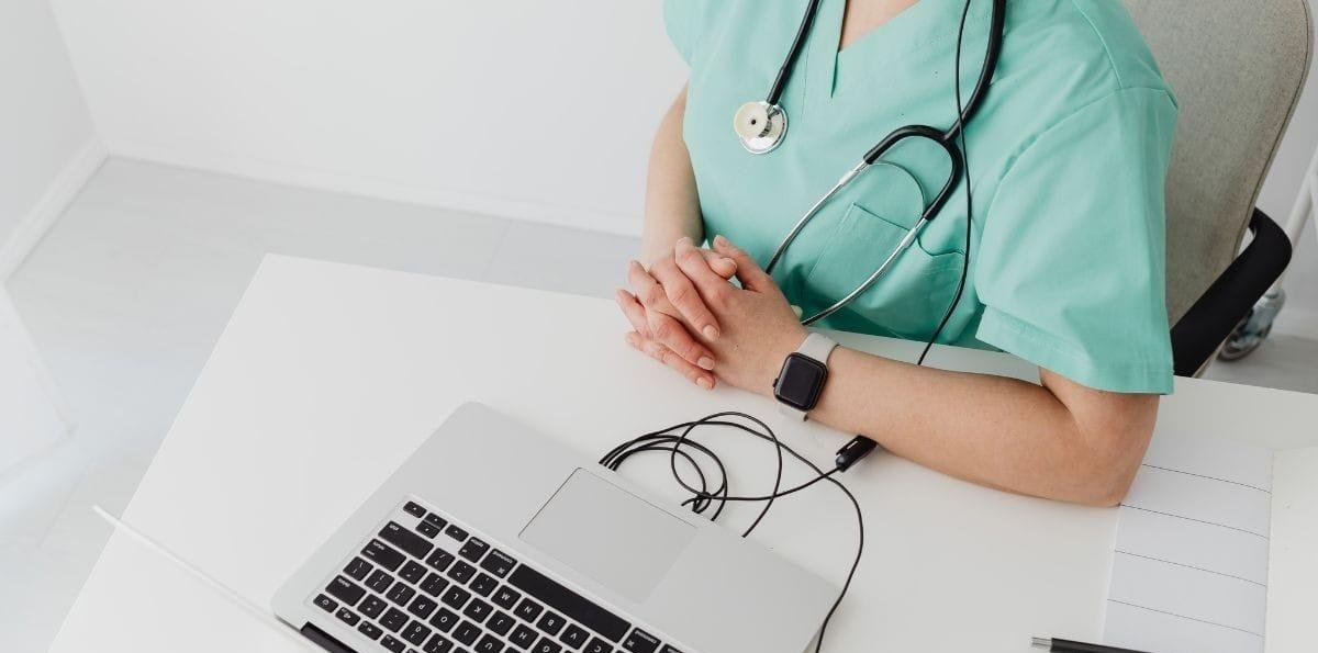 CFM cria resolução sobre uso de IA em atendimentos médicos