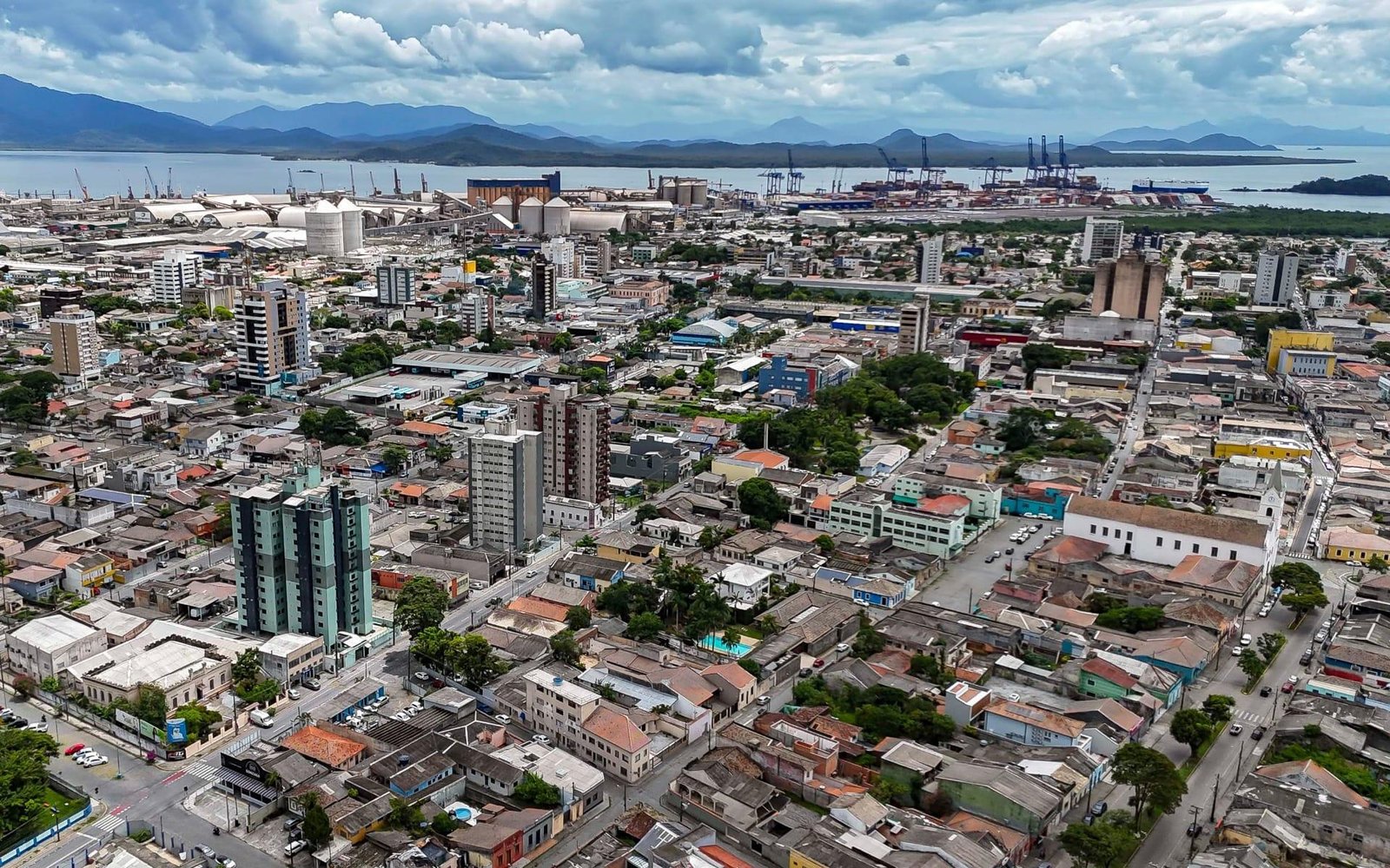 Queda do IPVA faz adimplência crescer 17,8% no Paraná em 2026