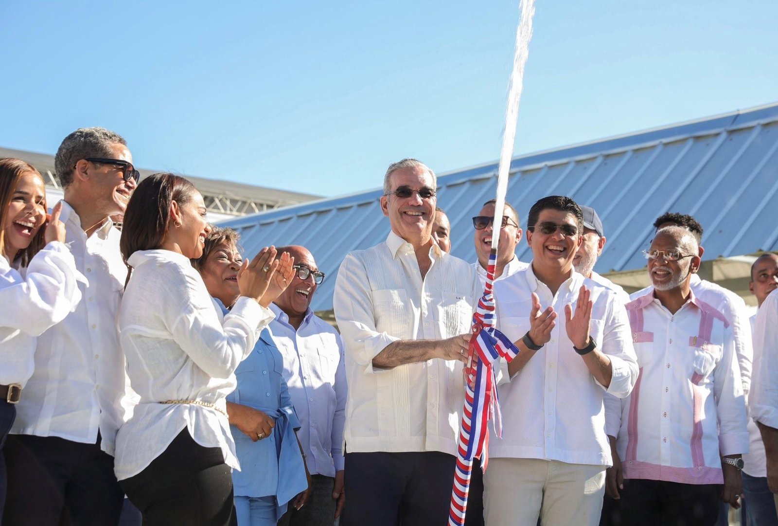 Presidente afirma que República Dominicana lançará satélite ou foguete ao espaço em 2028: 'Vocês vão acreditar'