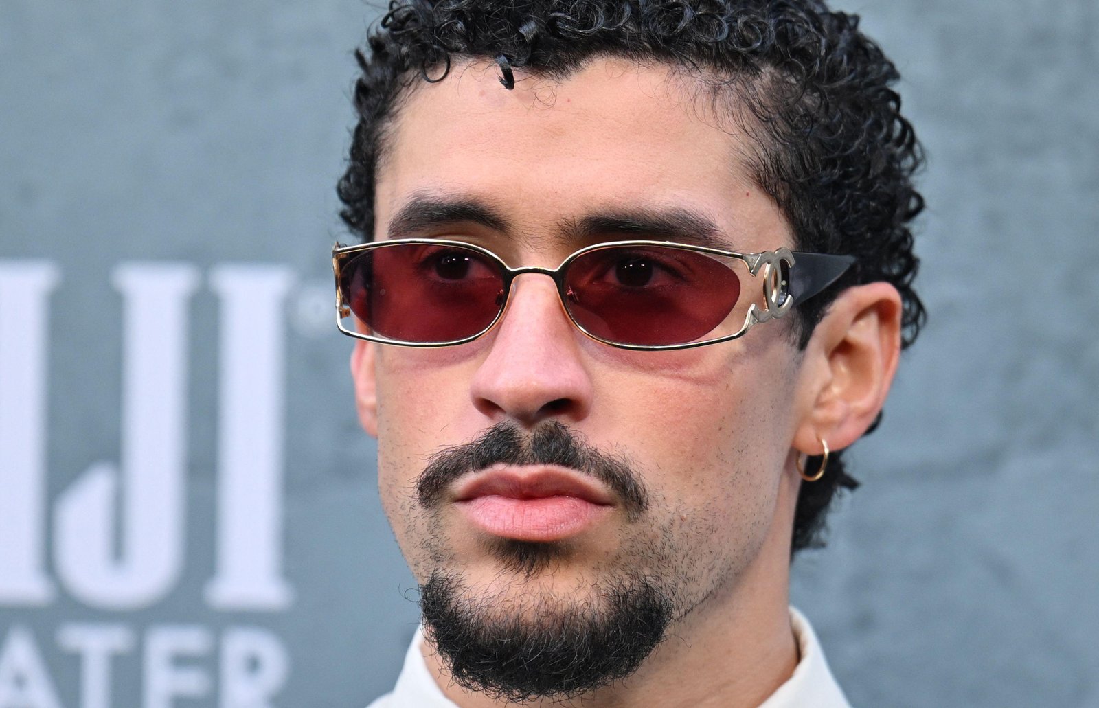 Por que Bad Bunny não vai receber cachê pelo show do intervalo do Super Bowl? Entenda