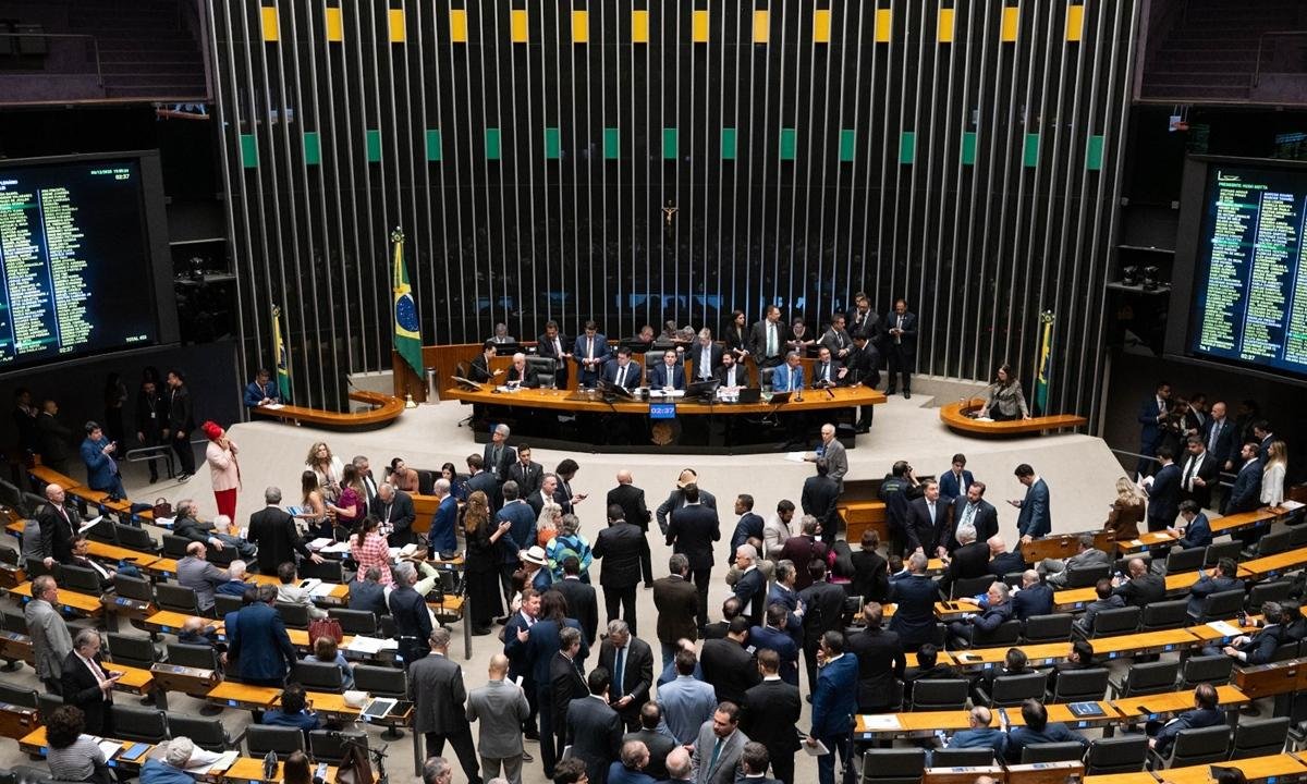 Câmara: PL e PT presidirão maior número de comissões em 2026