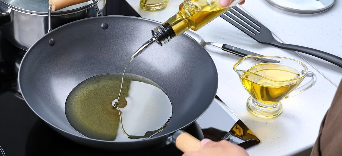 Especialista revela se é seguro cozinhar com azeite