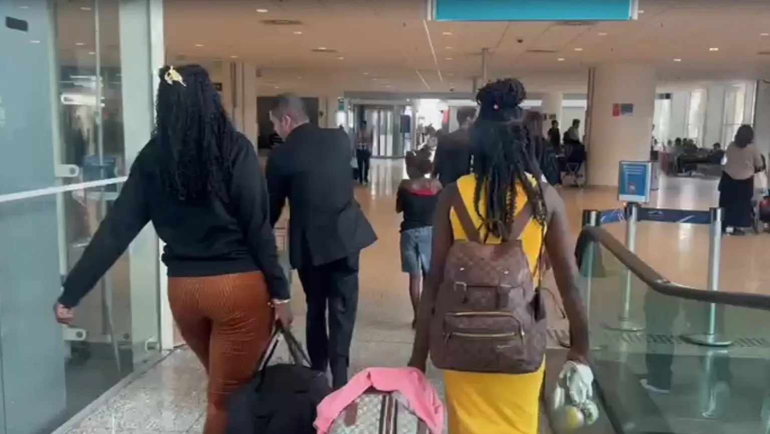 Haitiano em Viracopos: PF libera duas crianças com vistos regulares | G1