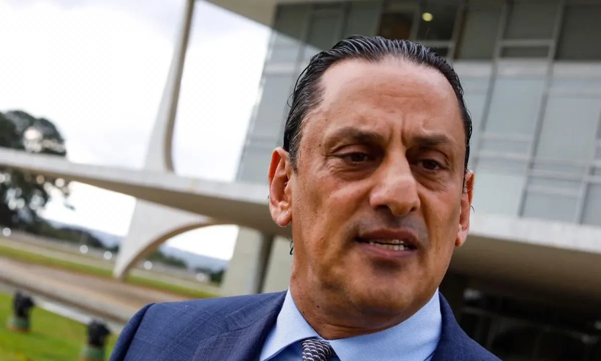 Moraes manda PGR analisar dados de Wassef no caso das joias sauditas