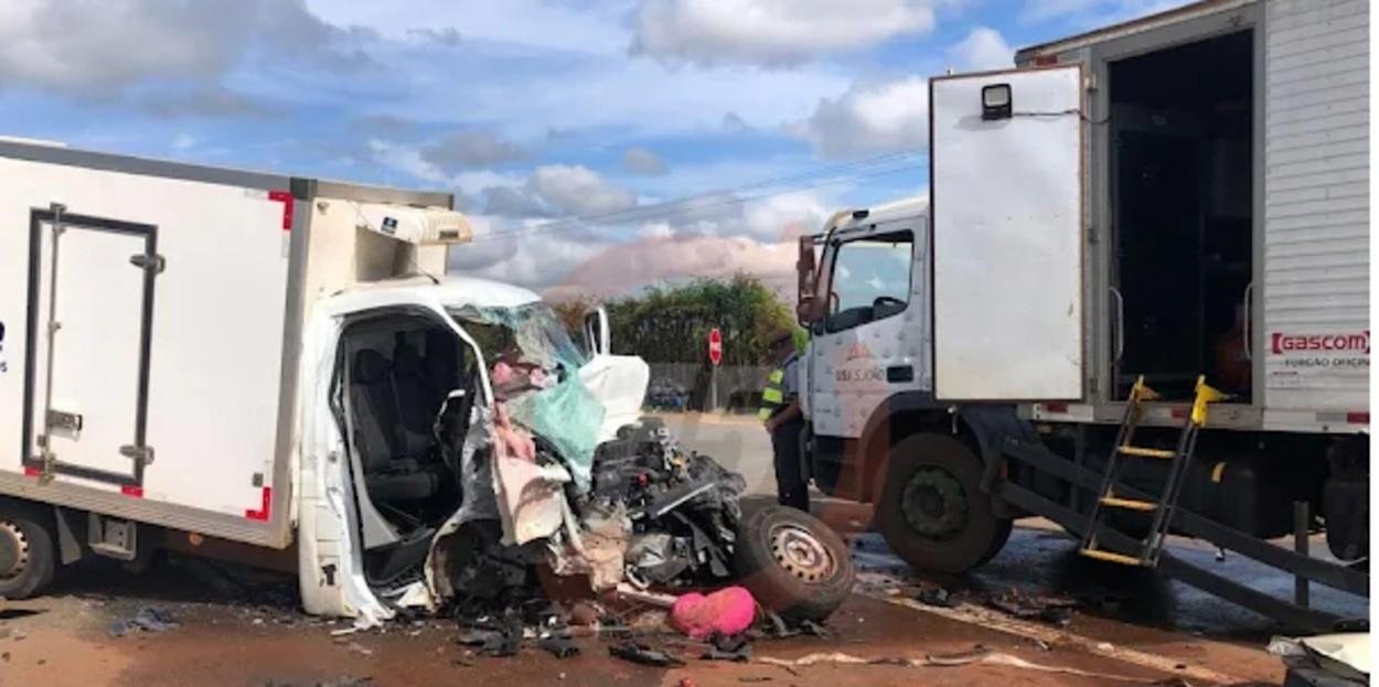 Acidente entre caminhões deixa uma pessoa em estado grave na SP-191 | G1