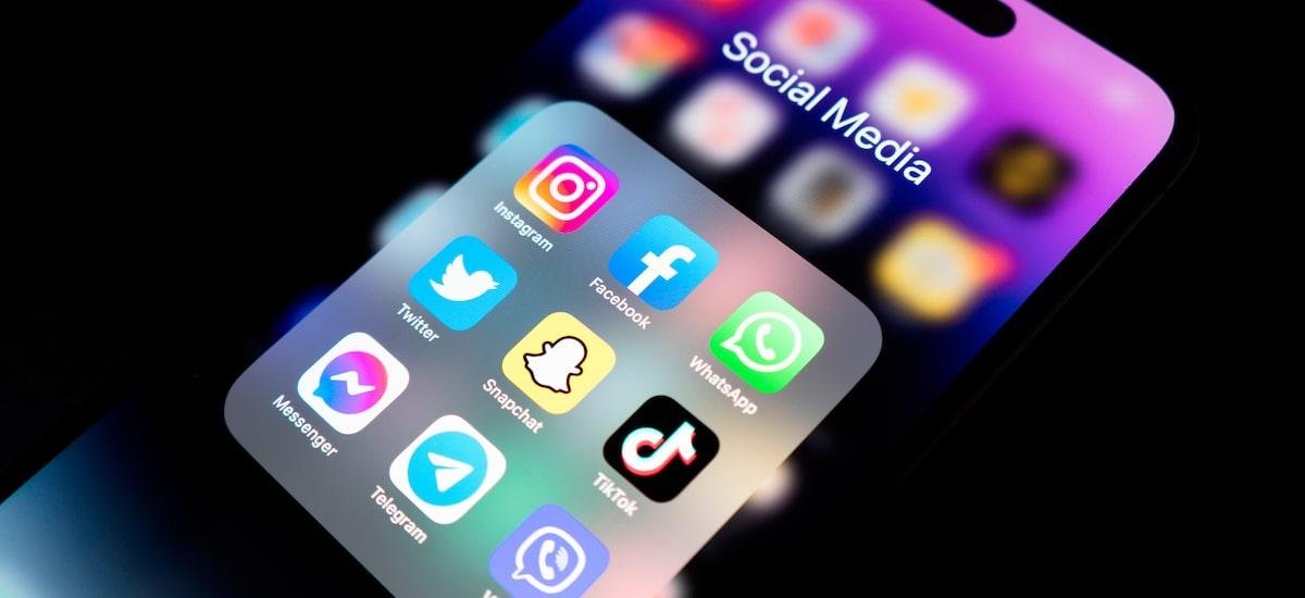 Gigantes das redes sociais vão a julgamento sob a acusação de pôr em risco crianças e adolescentes