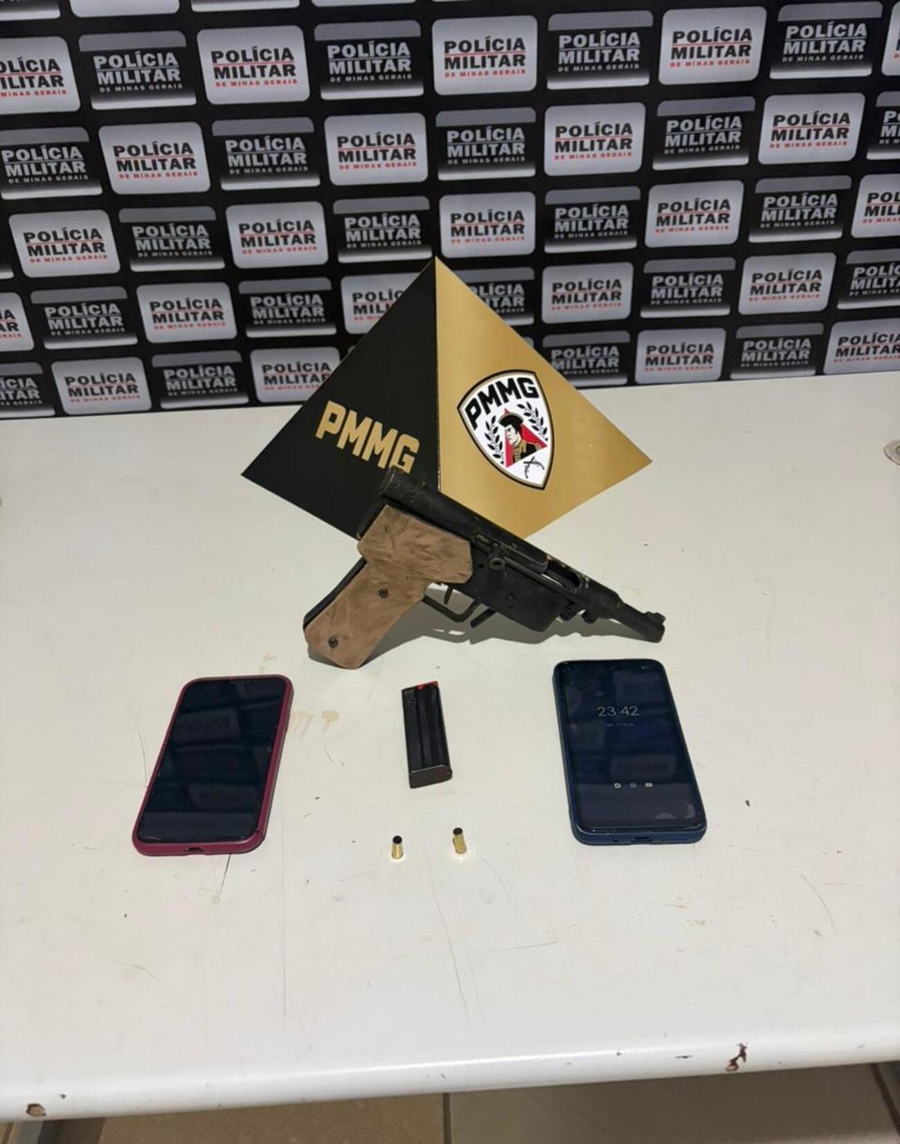 Homem é preso com arma após denúncias de que tiros haviam sido disparados em festa | G1