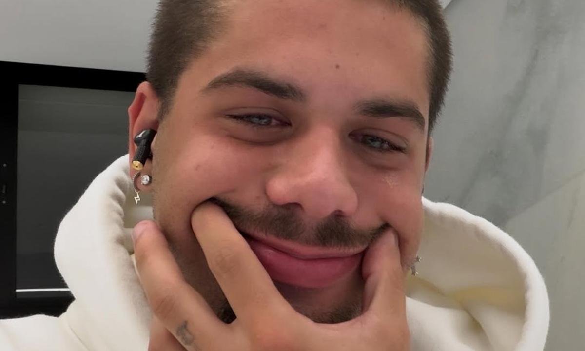 Zé Felipe reage a rumores sobre sexualidade: "Ciúme do c* dos outros"