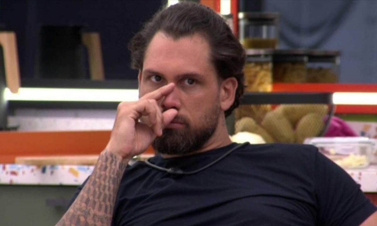 BBB 26: Marcelo faz pergunta íntima a Brigido e participante reage