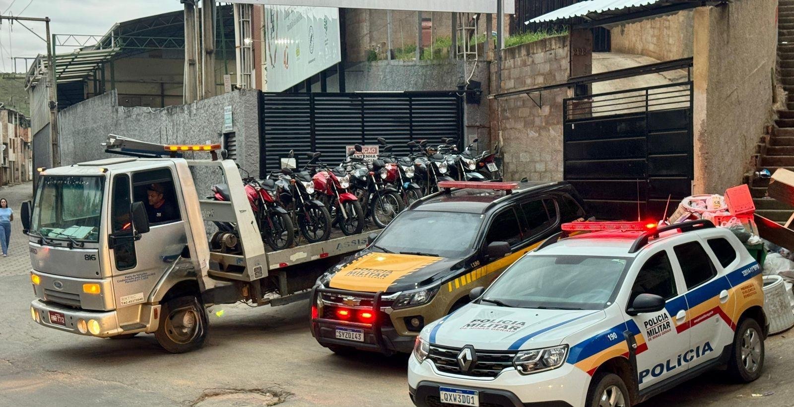 Motos são apreendidas após adolescentes serem flagrados fazendo 'grau' em Manhuaçu | G1