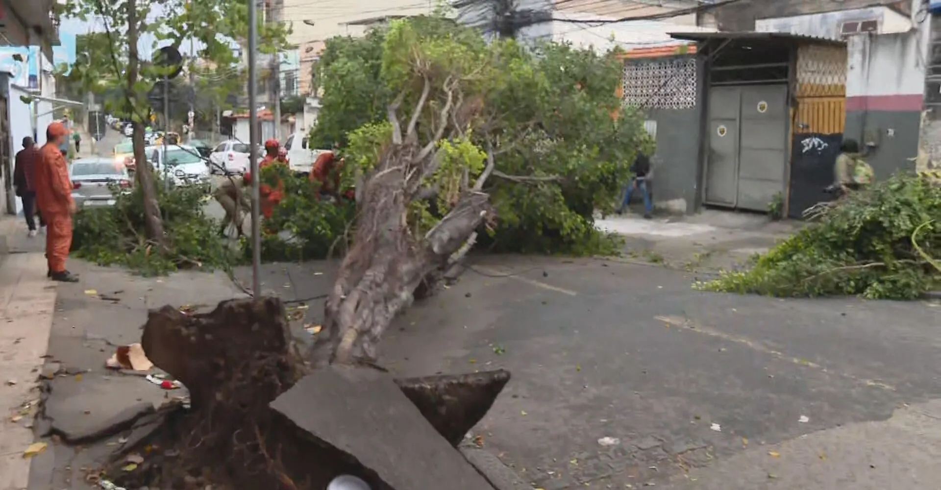 Frente fria provoca ventania de até 71 km/h, e Defesa Civil emite alerta no Rio