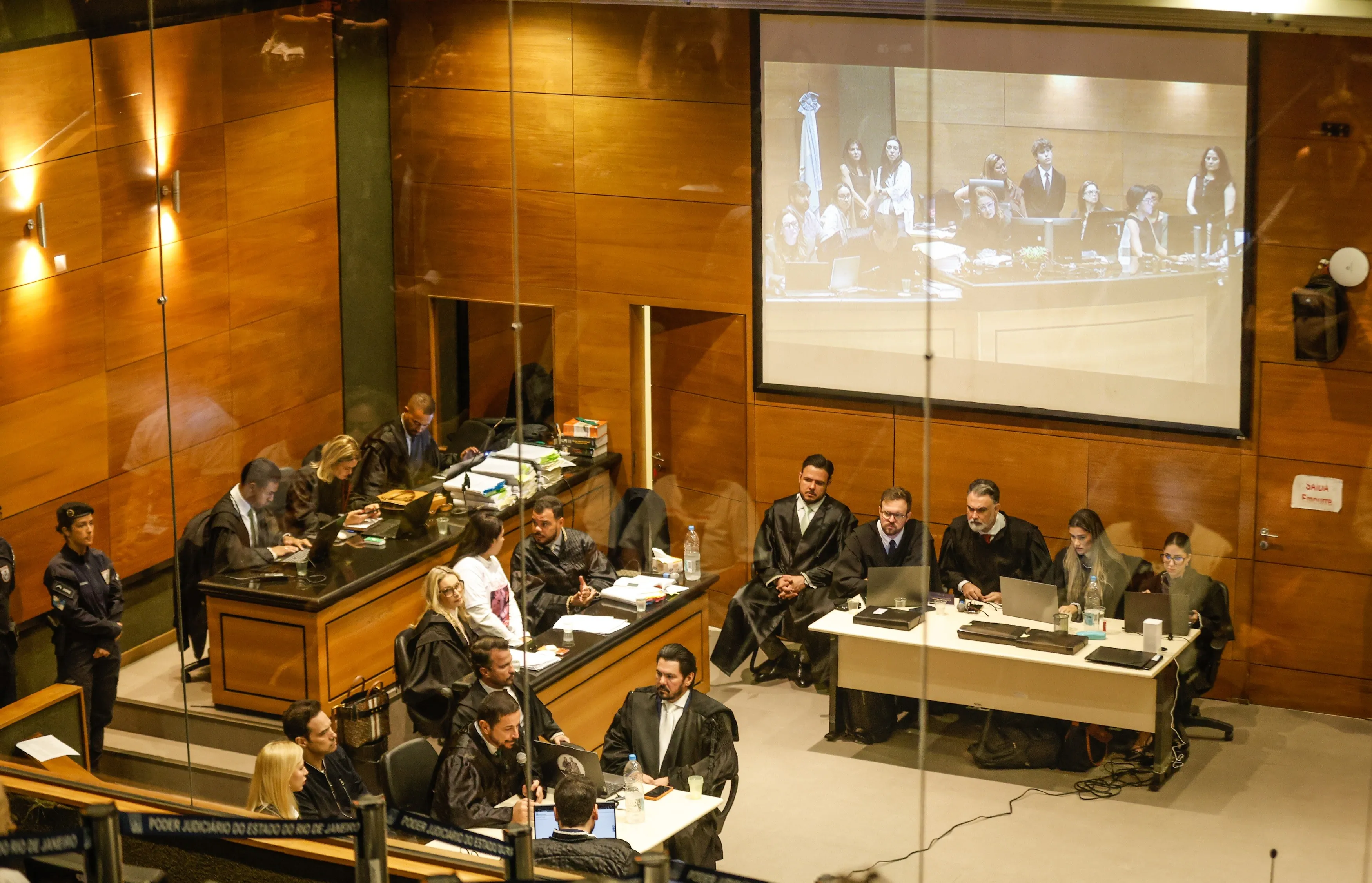 Aplausos, risos, choro: as reações da plateia durante julgamento de réus pela morte de Henry Borel