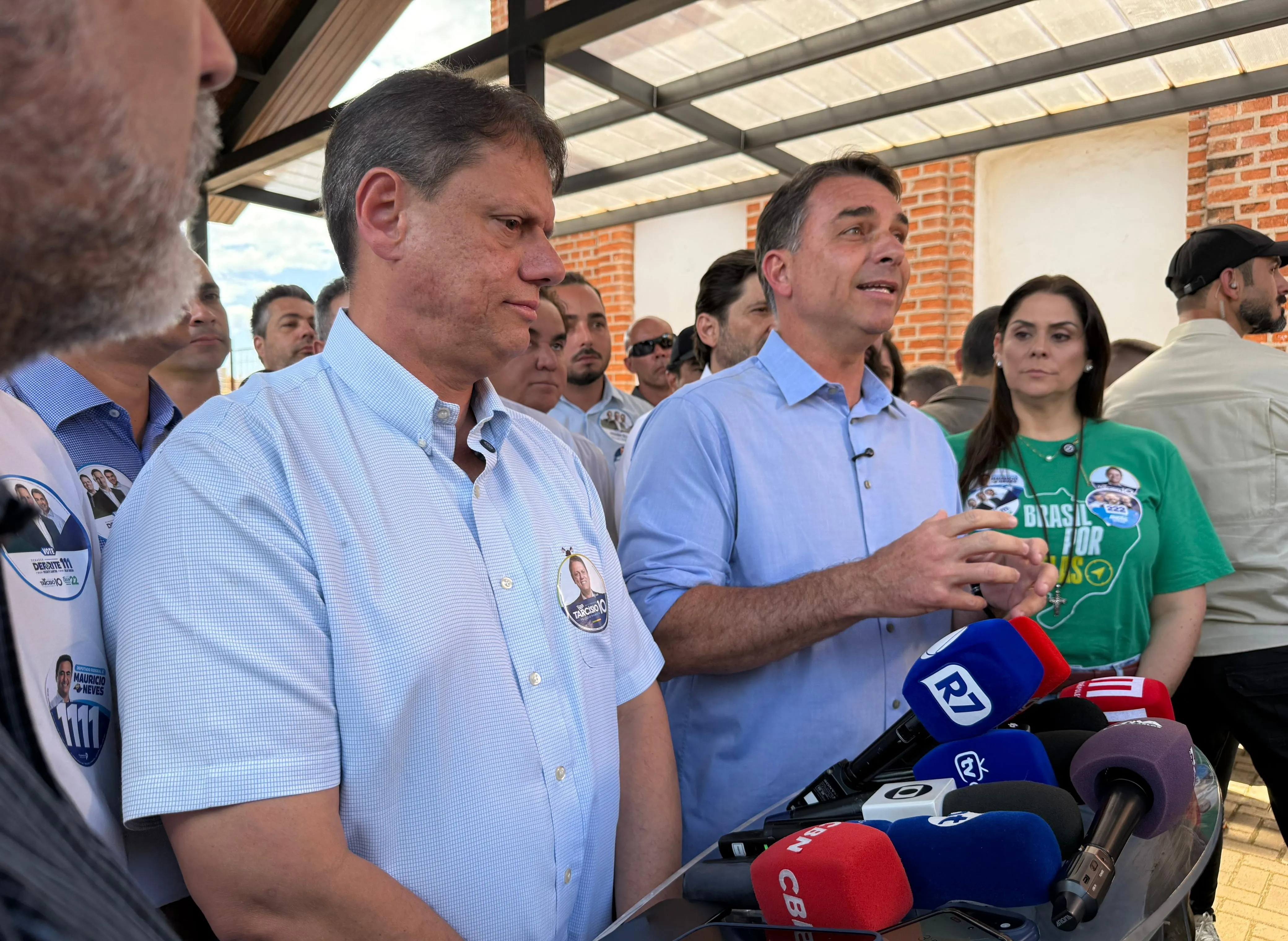 Moraes e Alcolumbre estão 'preocupados com autoproteção', diz Flávio em evento de campanha em SP