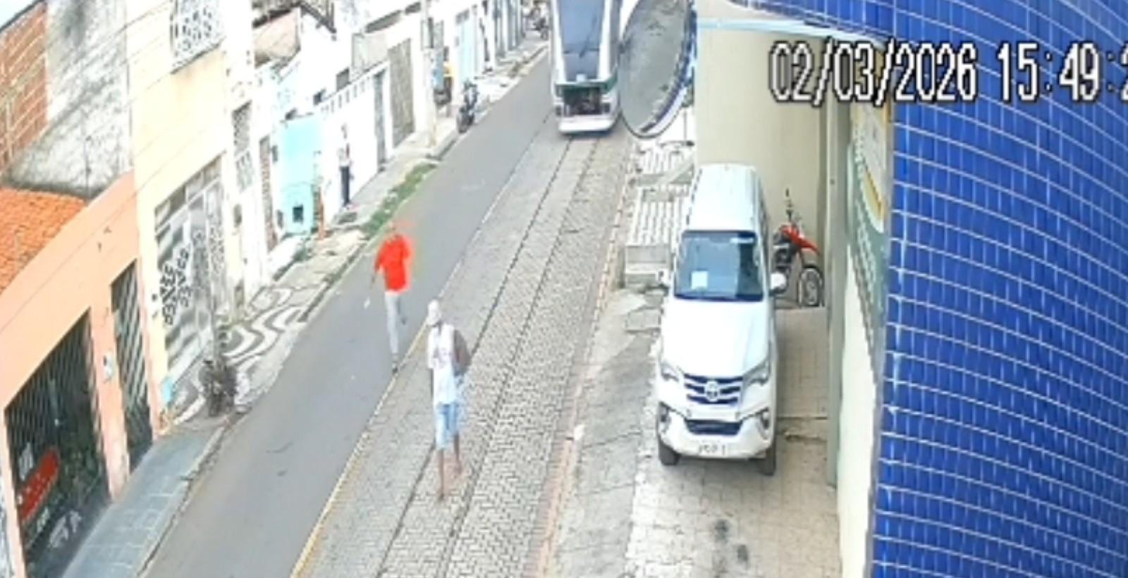 ‘Chorei muito’, diz homem que salvou pedestre em trilho de VLT, no CE | G1