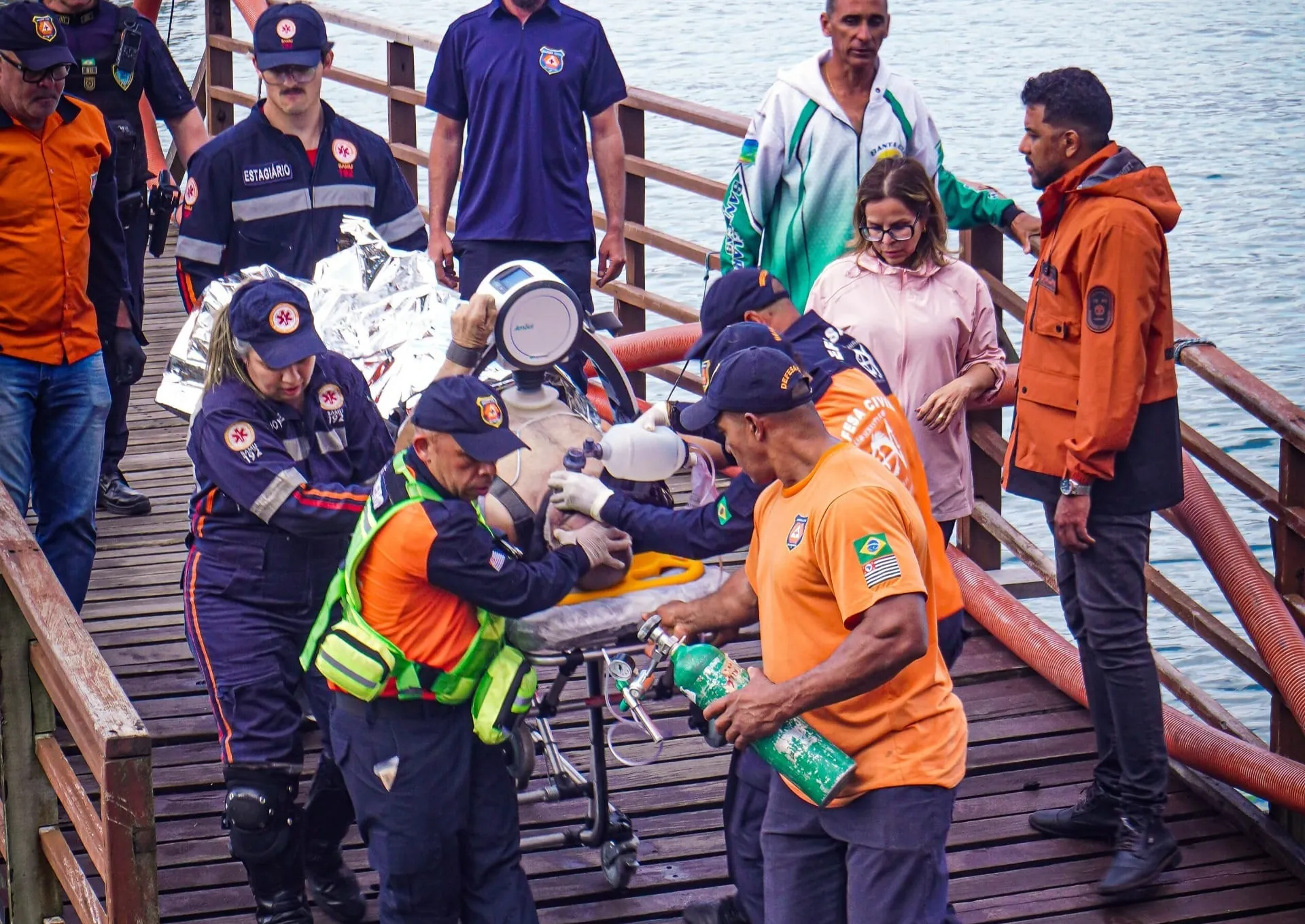 Uma pessoa morreu e 4 foram resgatadas após naufrágio em São Sebastião