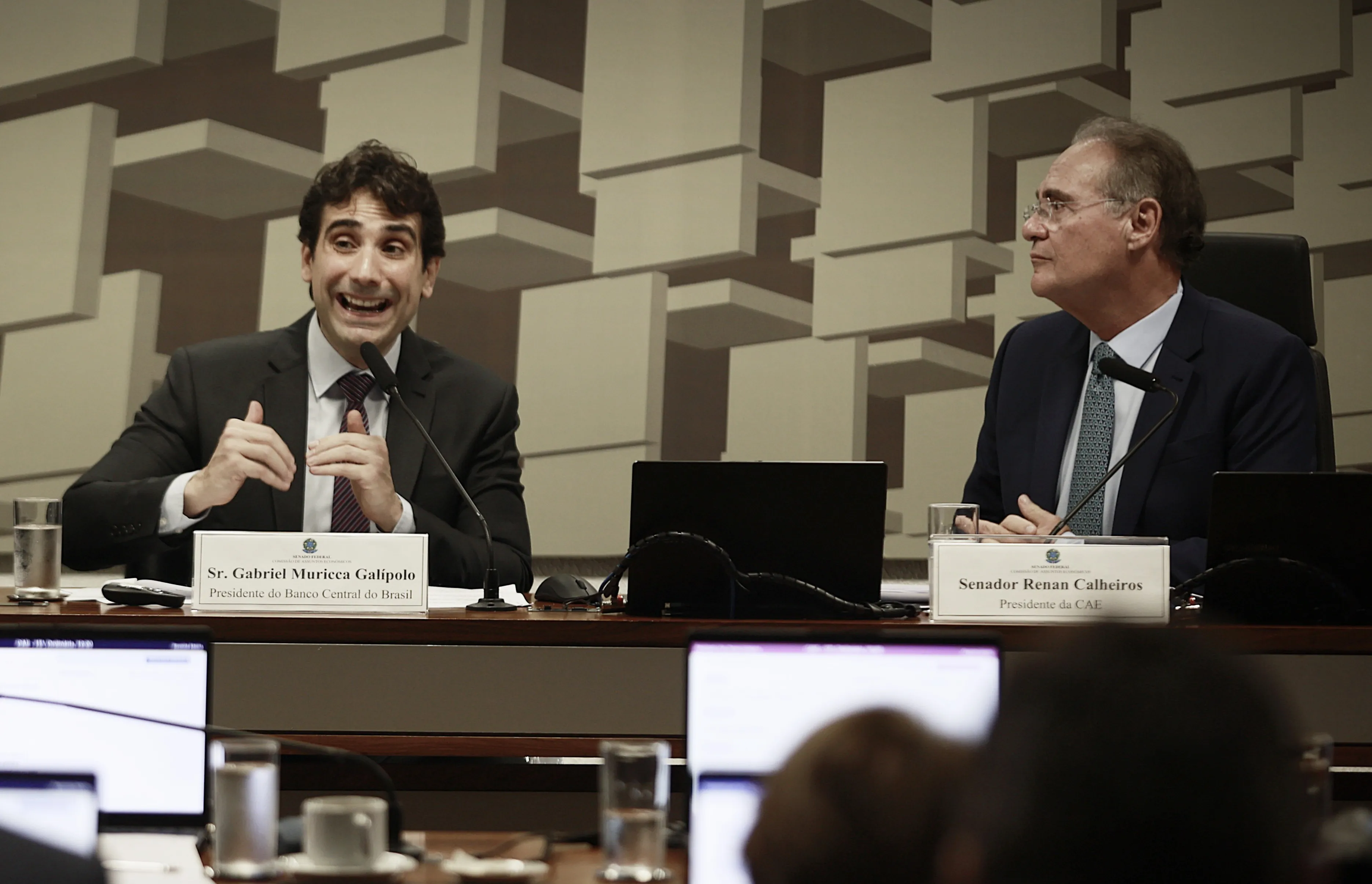 Renan volta a dizer que Galípolo mentiu em fala ao Senado