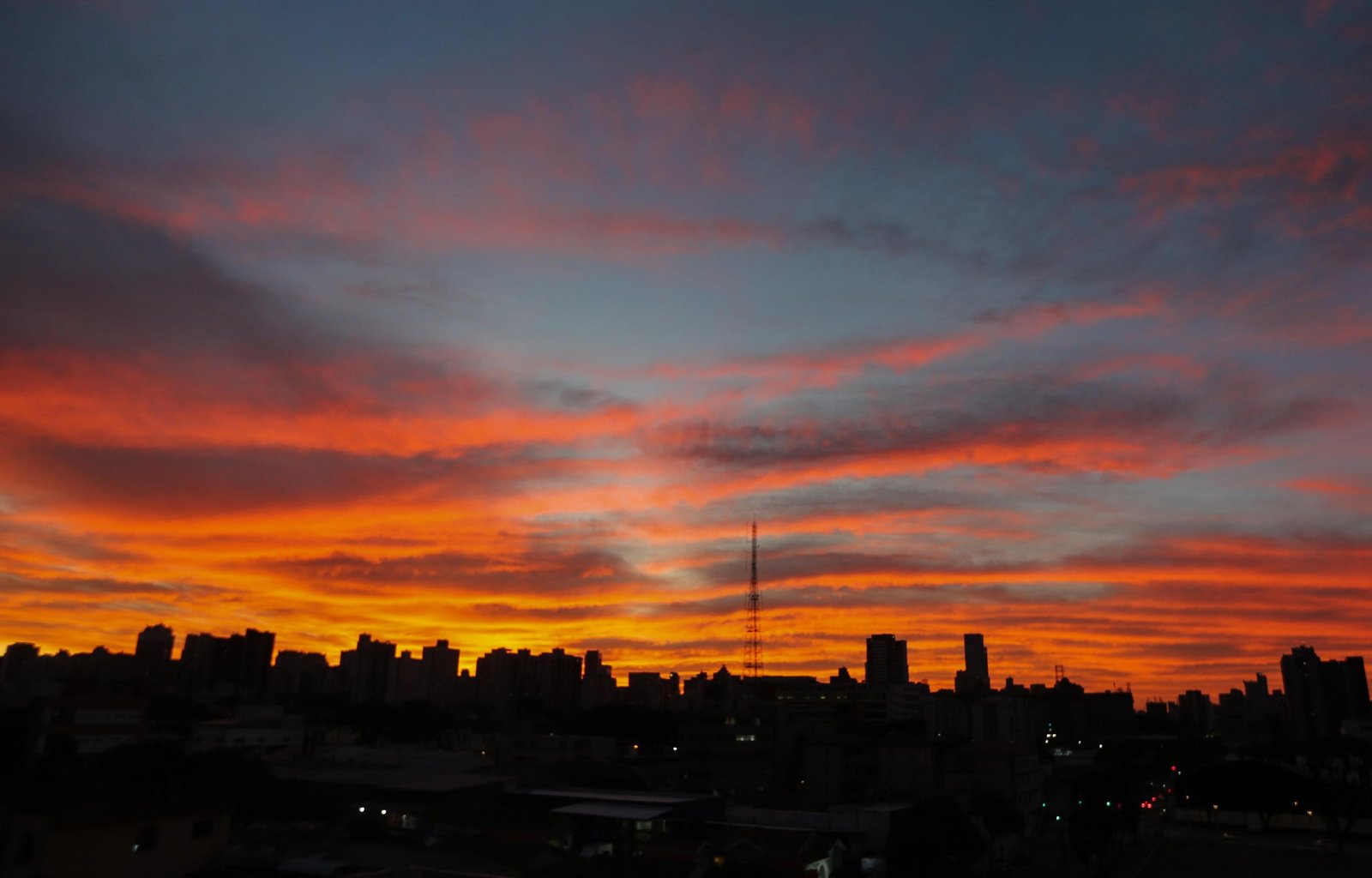 Março deve ter dias quentes e menos chuva no PR: confira a previsão | G1