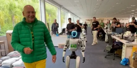 Hang posta vídeo com robôs humanoides e diz que escala será “7 X 0”