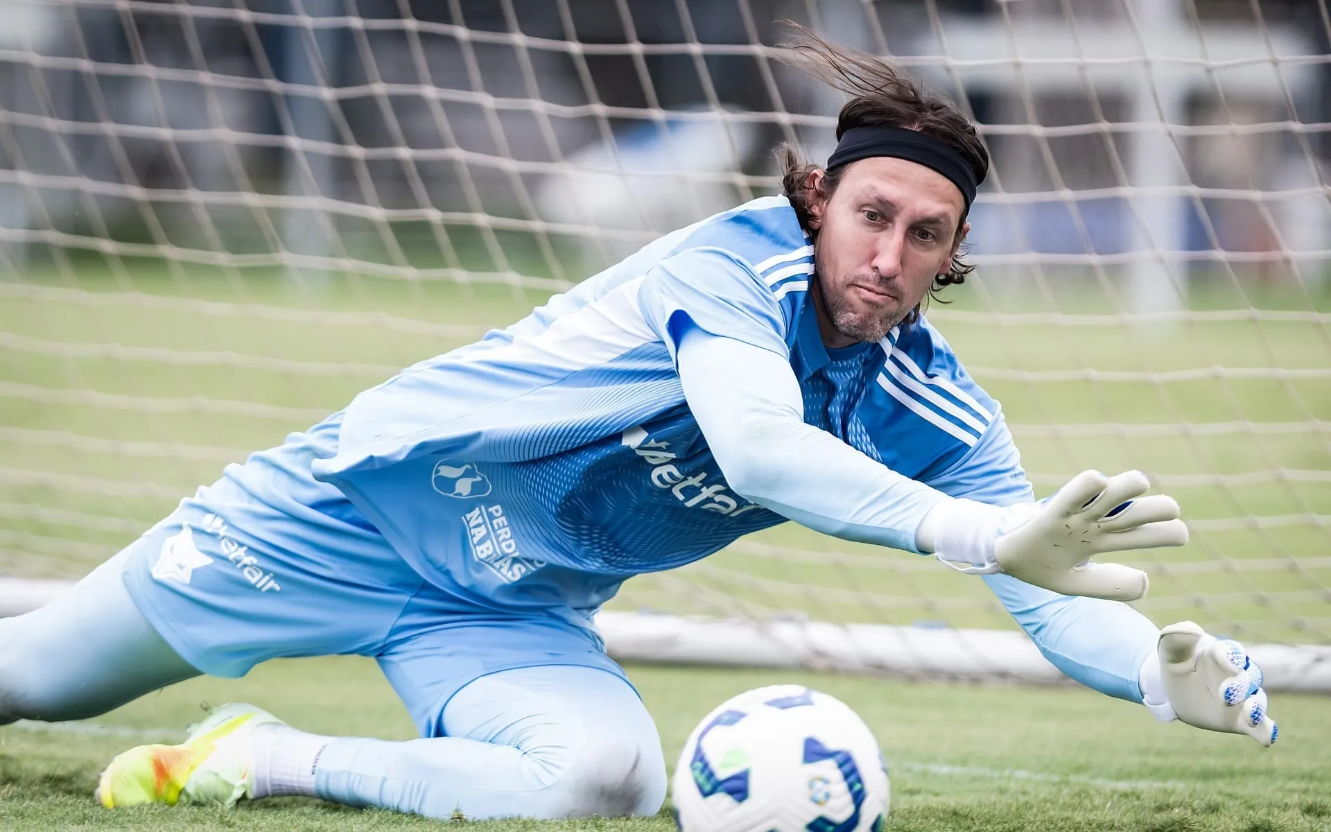 Cássio sofre lesão multiligamentar no joelho e será desfalque no Cruzeiro