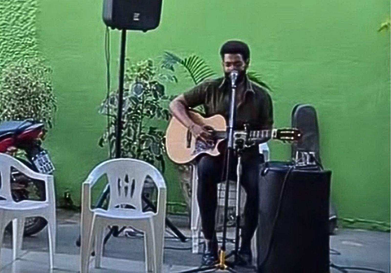 Cantor é contratado para cantar em velório no Acre; veja VÍDEO | G1