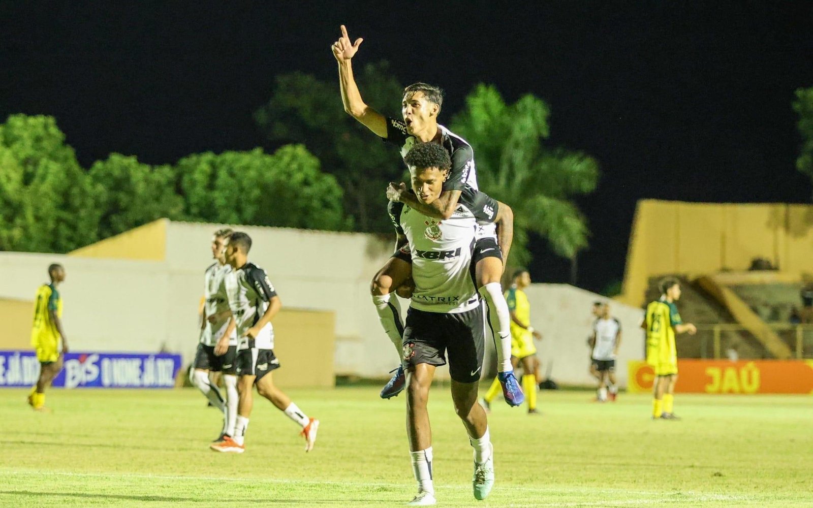 Copinha: Corinthians leva susto, mas se recupera e avança como 1º do grupo