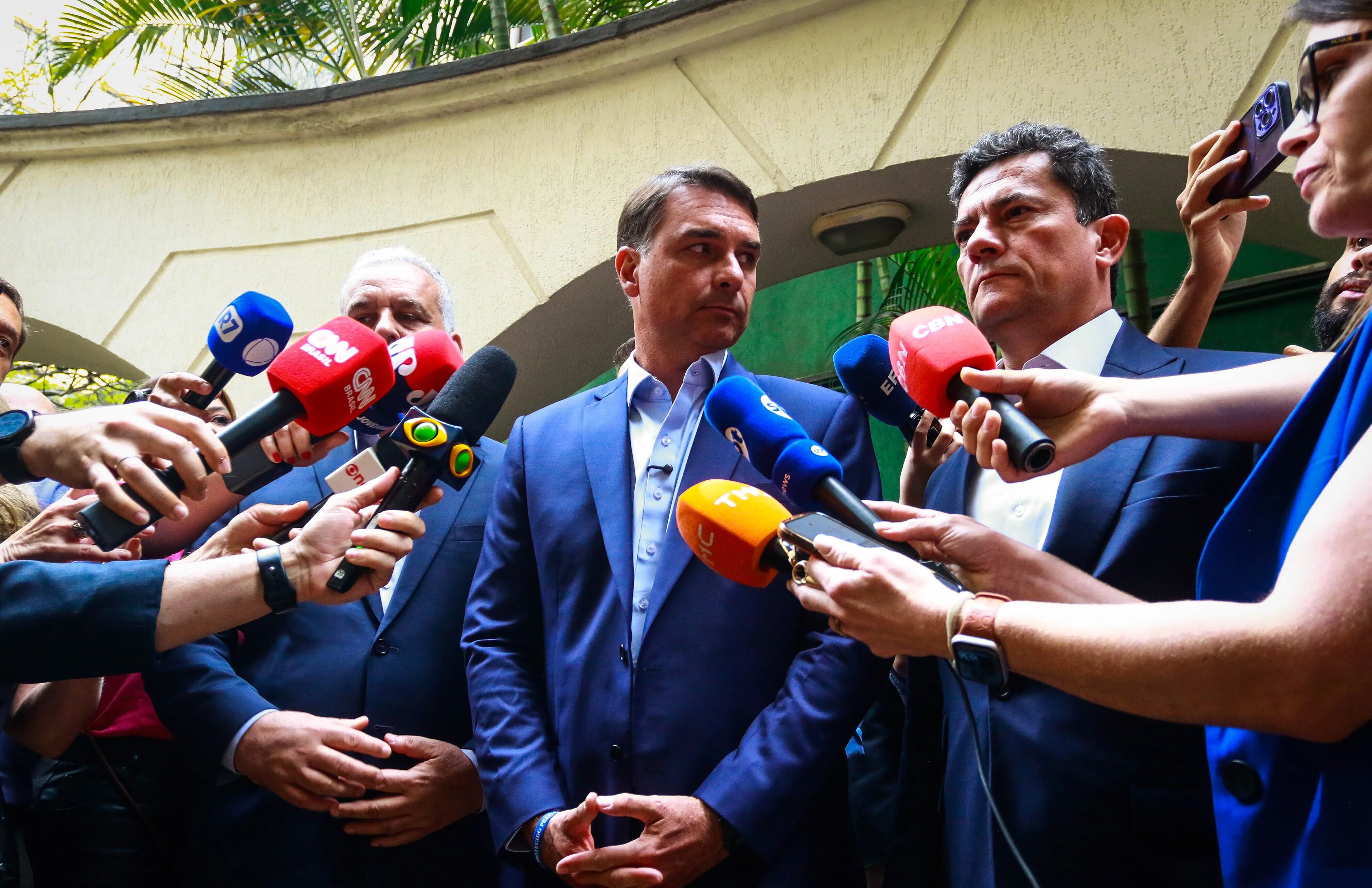 Quaest: 44% acham que Flávio não é mais moderado que a família Bolsonaro