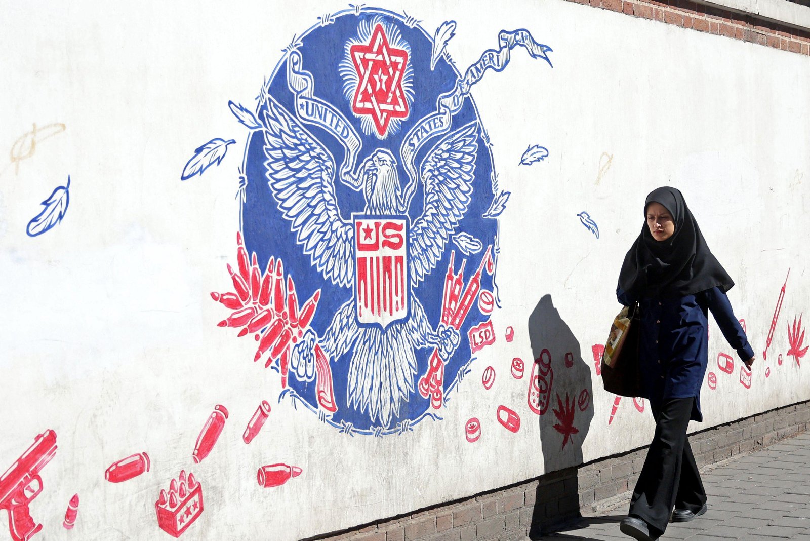 EUA designam Irã como Estado que pratica prisões arbitrárias e citam invasão de embaixada em Teerã, há 47 anos