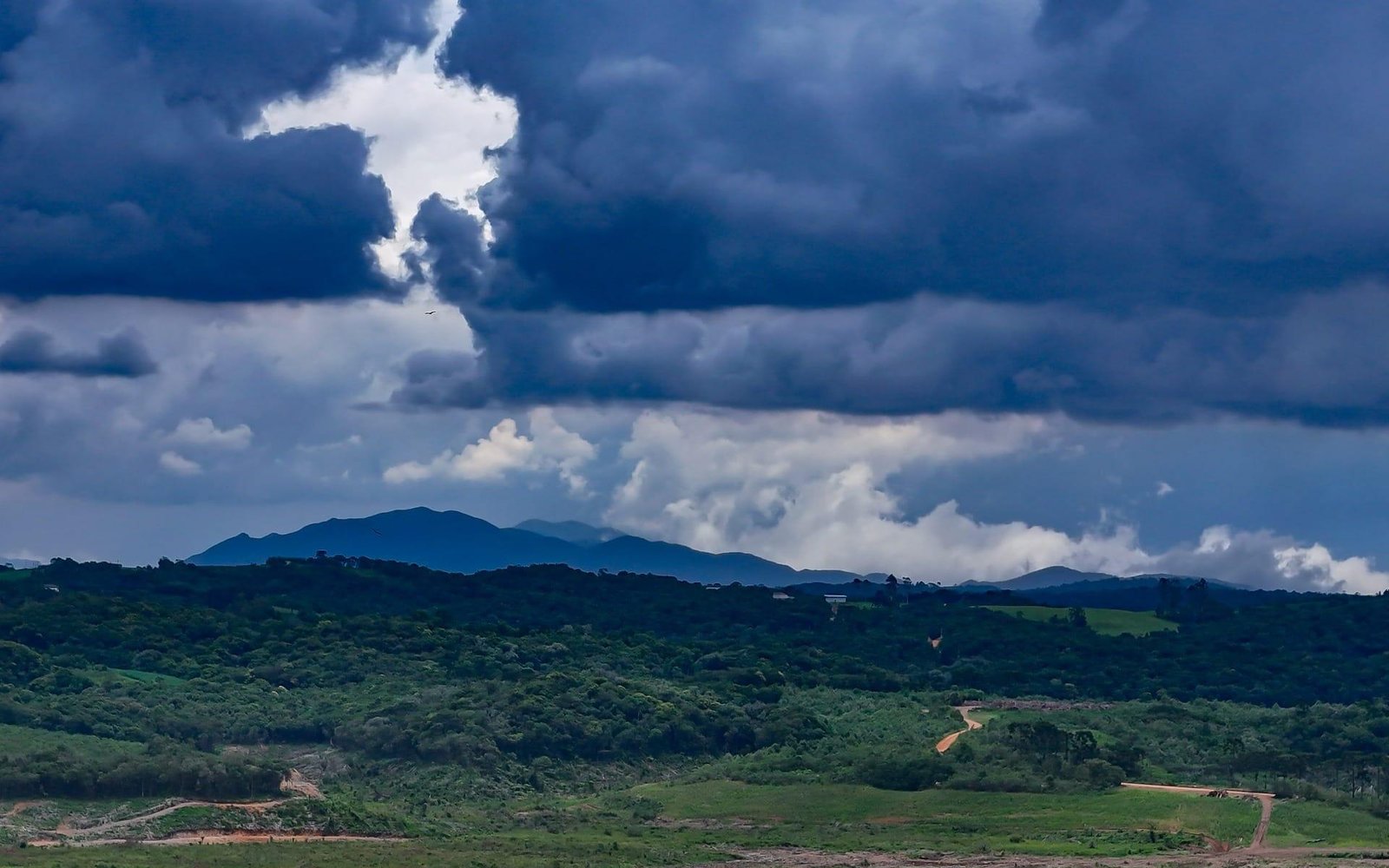 Ciclone extratropical de 2026 coloca região Sul em alerta de perigo
