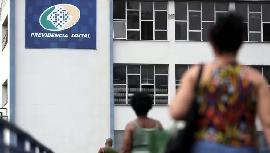 Fila do INSS cai e chega a 2,3 milhões de pedidos, diz ministro