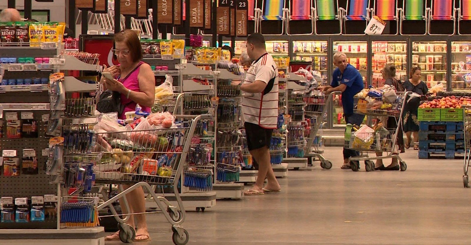 Supermercados vão abrir mais cedo para compensar os domingos fechados | G1