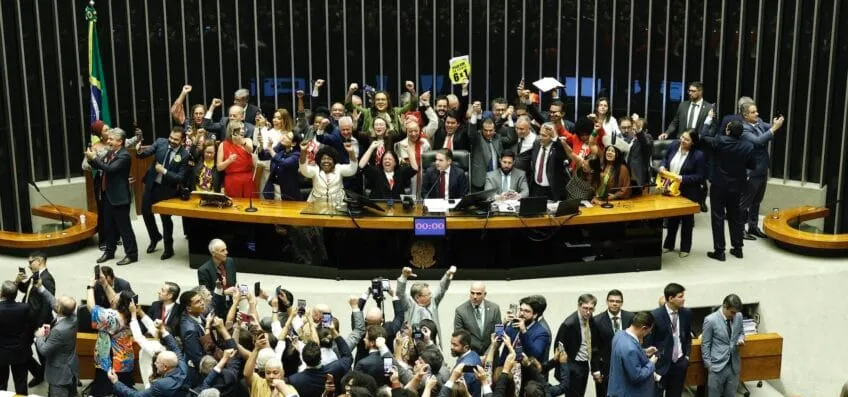 O que muda com o projeto do fim da 6 X 1 aprovado na Câmara