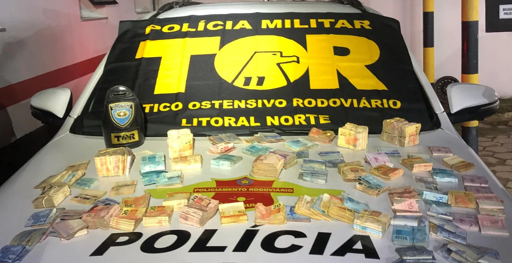 Polícia apreende quase R$ 100 mil escondidos debaixo de estepe | G1