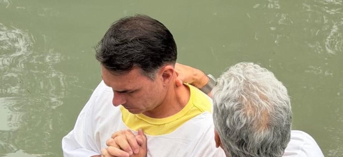 Flávio Bolsonaro planeja tête-à-tête com líderes evangélicos e católicos e evento com religiosos
