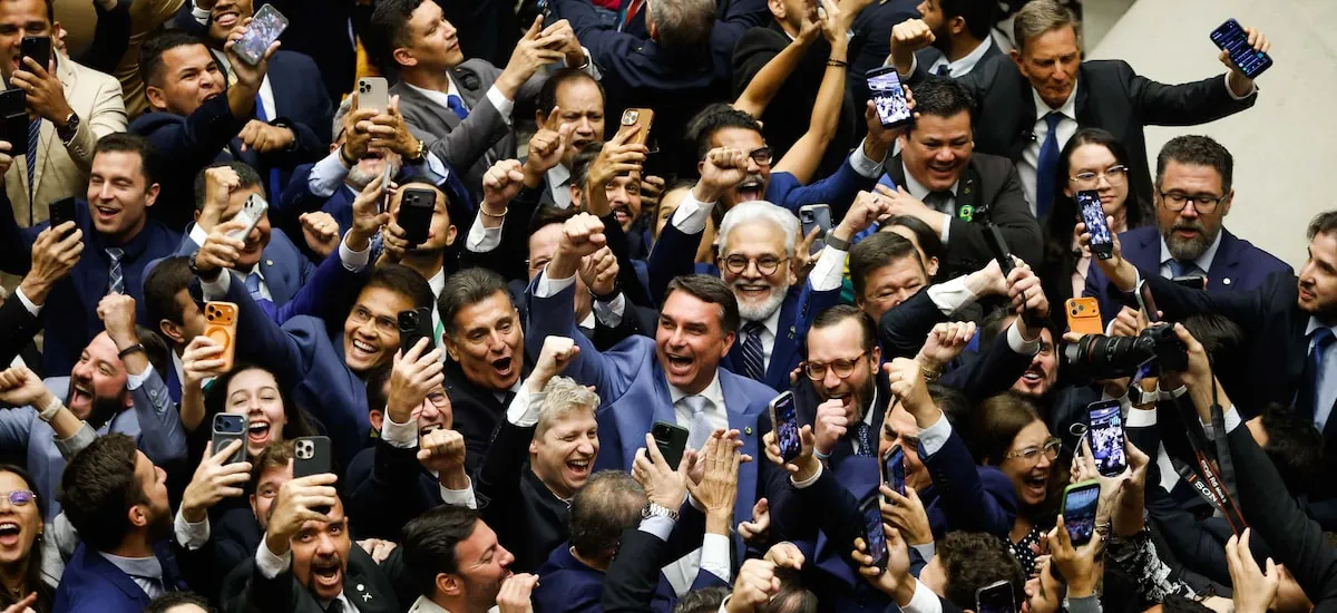 Flávio Bolsonaro foi articulador e grande beneficiário das duas derrotas de Lula