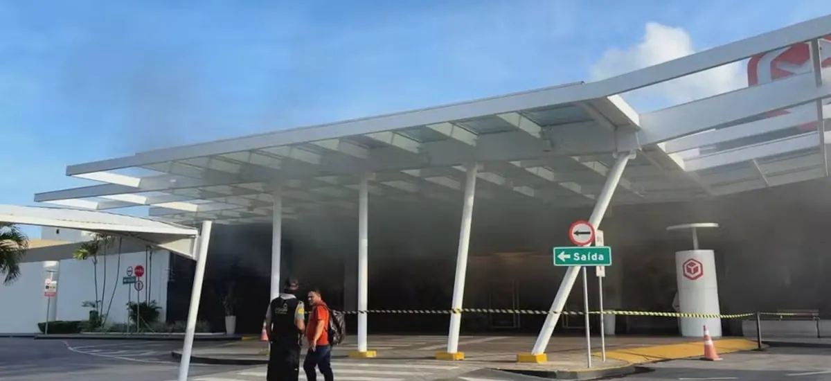 Incêndio atinge loja no Shopping Recife