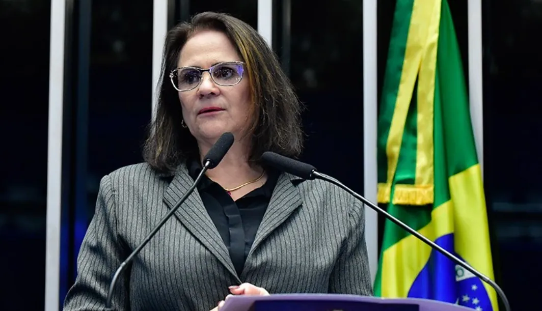 Após 'ataques da direita', Damares decide deixar equipe de plano de governo de Flávio: 'Já fiz o que era preciso'