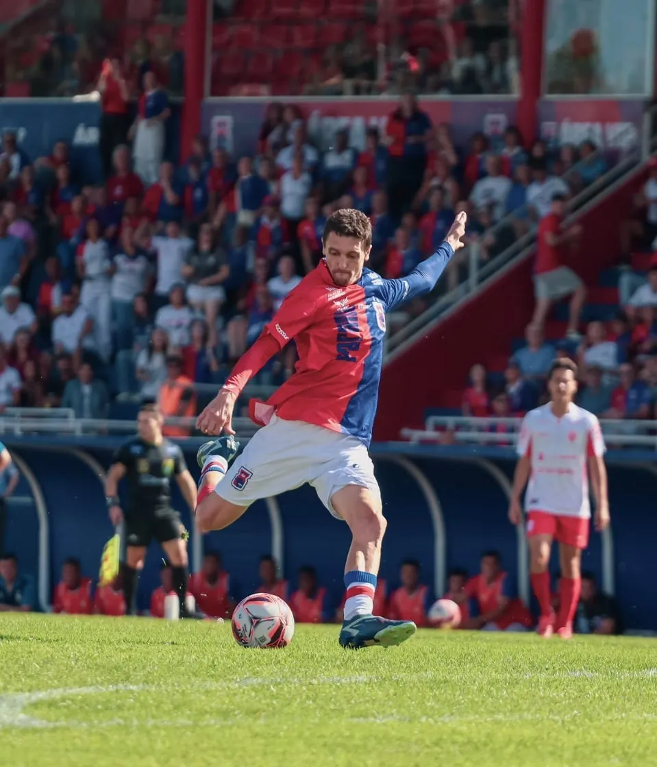 Paraná bate Paranavaí, chega à terceira vitória e lidera Segundona