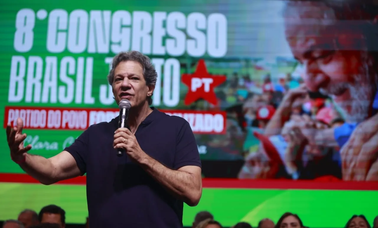 Haddad ironiza relação de Flávio com dono do Banco Master e chama bolsonarismo de ‘patologia grave’