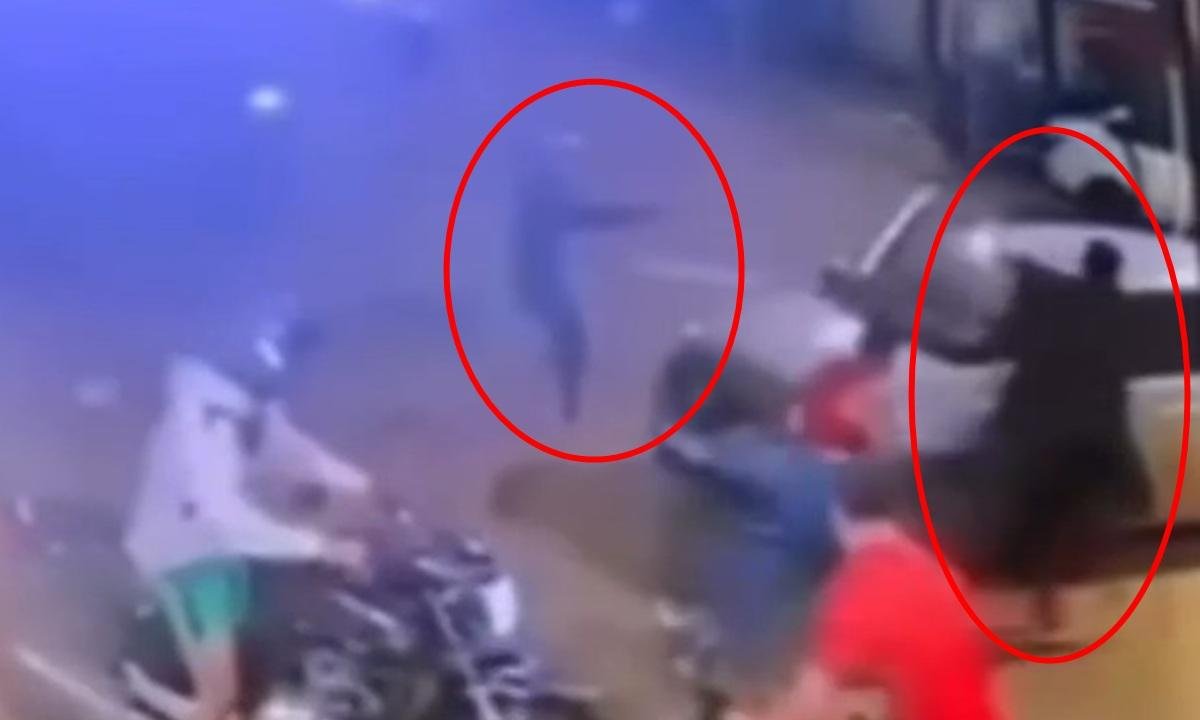 Câmera flagra momento em que homens são cercados e executados em carro