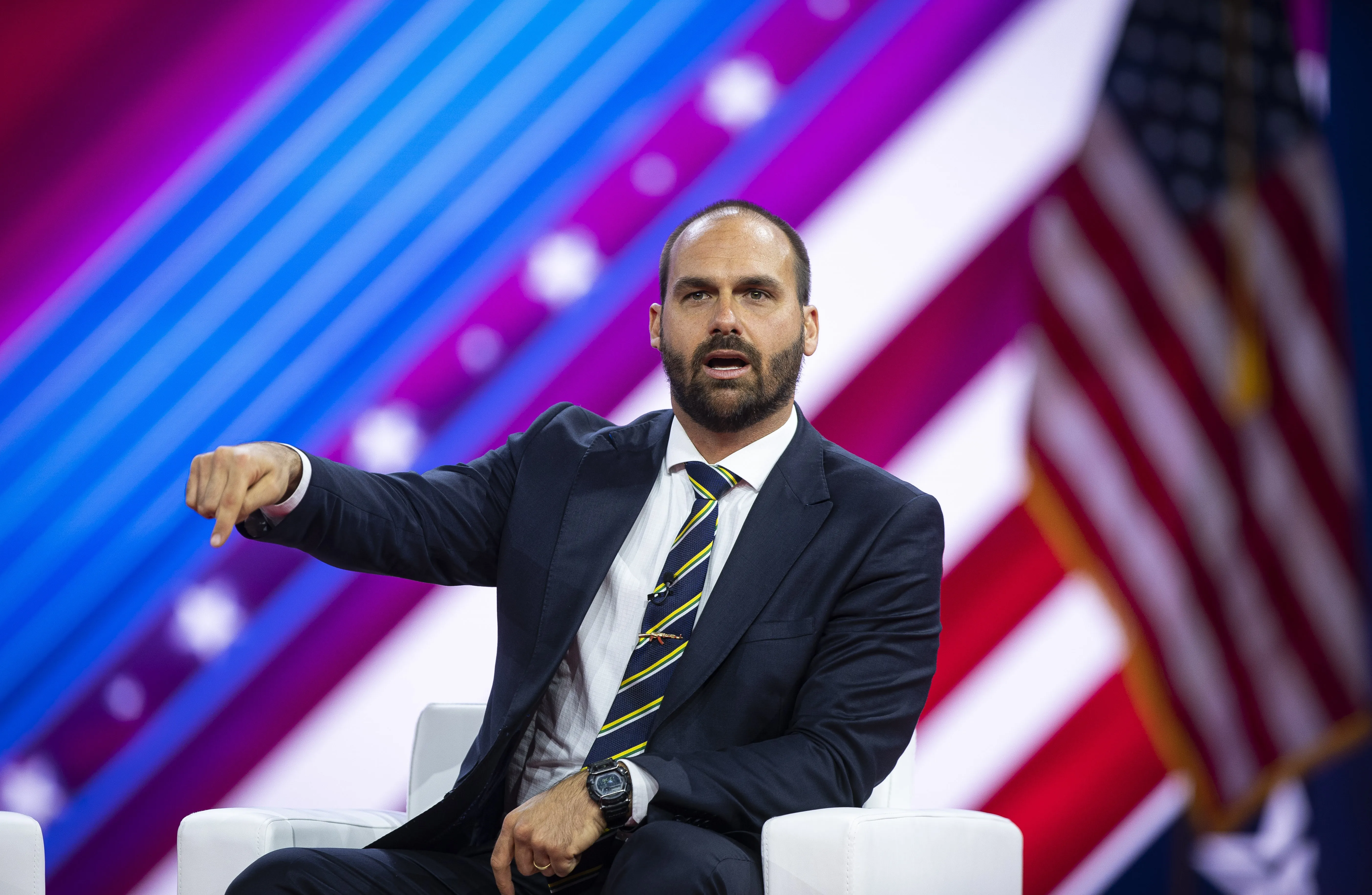 PGR pede condenação de Eduardo Bolsonaro por coação a autoridades do Judiciário que julgaram trama golpista