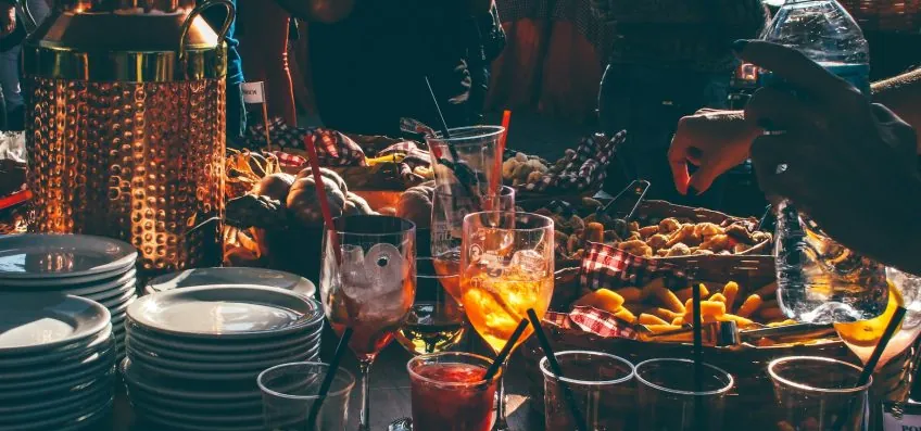 Bares e restaurantes devem faturar 15% mais na Copa de 2026 ante 2022