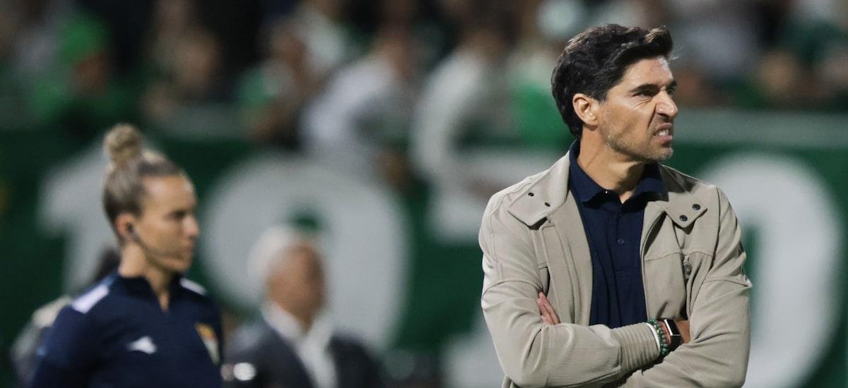 Abel diz que pênalti para o São Paulo foi ‘duvidoso’ e reclama de ‘porradas’ em Vitor Roque