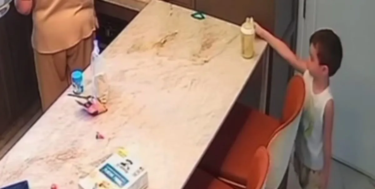 Família alerta para riscos de remédios ao alcance de crianças após susto