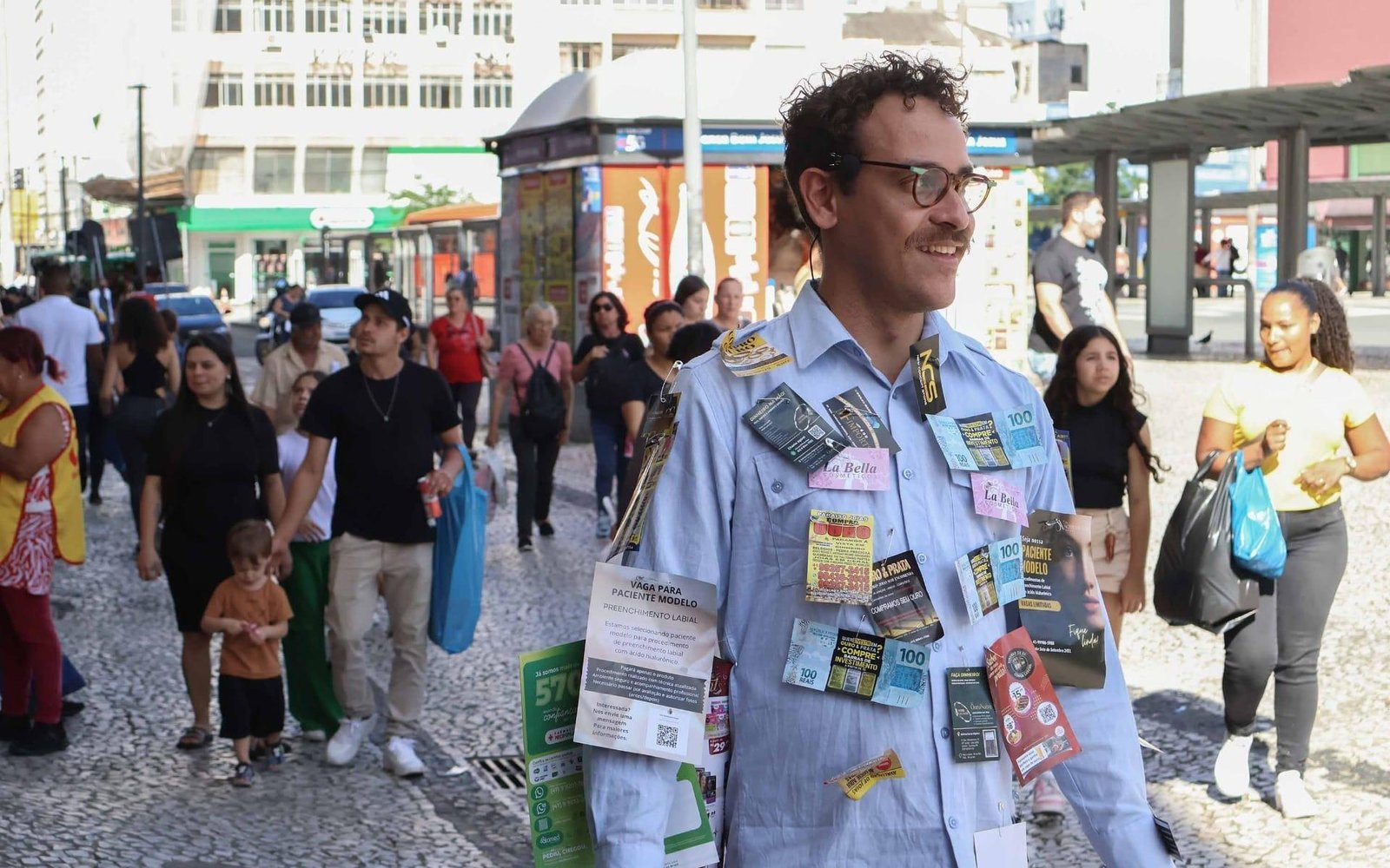 Museu Paranaense abre exposição 'Vitrine Panfletária' no domingo