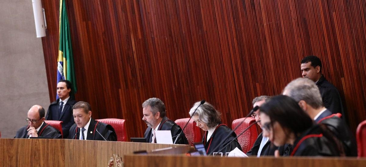 TSE aprova norma que proíbe conteúdos de IA sobre candidatos 72h antes e 24h depois das eleições